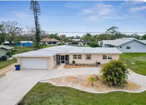 Charming 3-BR North Fort Myers Home with Pool